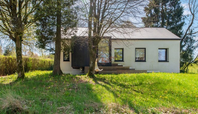 Atmospheric holiday home in Paliseul with sauna