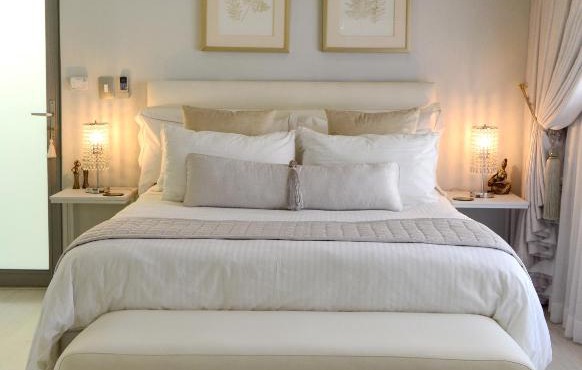 Augusta Palms - White Room