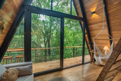 Award Winning Luxury Cabin in the Jungle 2BR