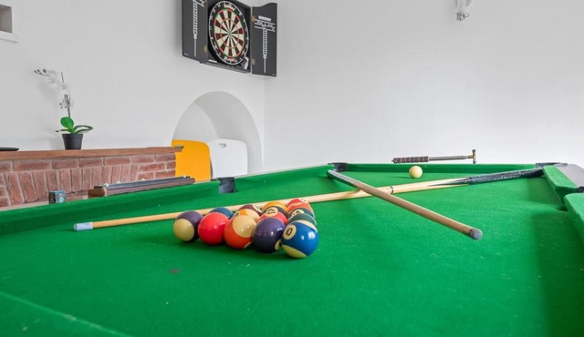 Awesome Games Room House! East Midlands Airport, Donington Park, with FREE parking