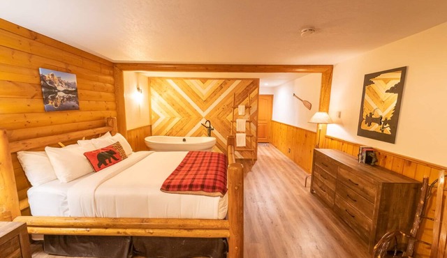 Baker Creek | Jacuzzi Suite
