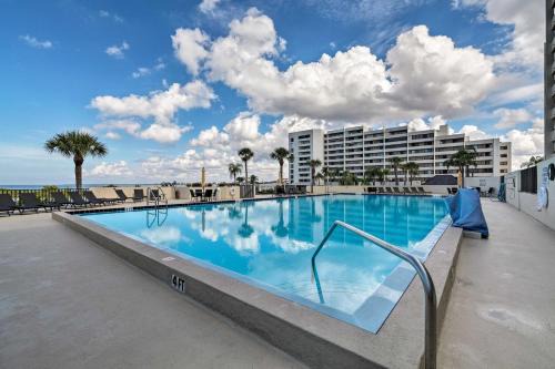 Balcony & Resort Amenities: Gulf Coast Escape!