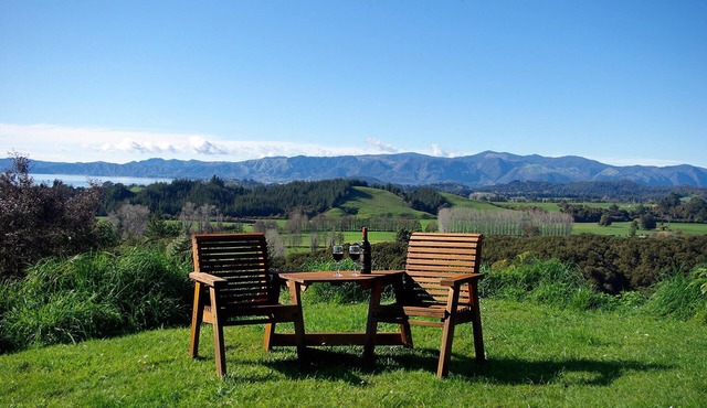 Bayridge: Jewel of Golden Bay with stunning views and close to town
