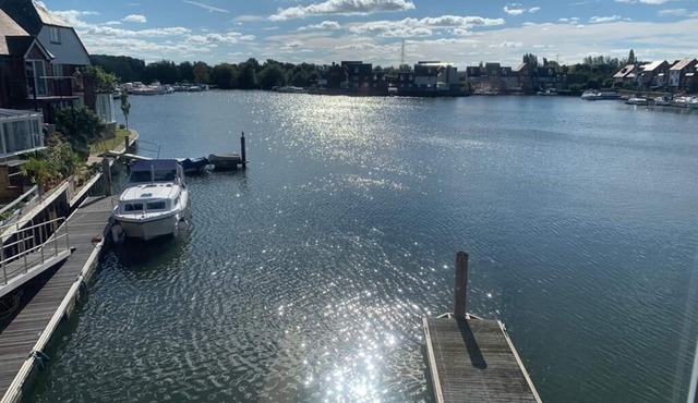 Beautiful 4 bed, on the Marina, Abingdon, Oxford