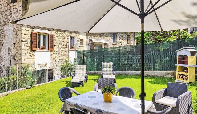 Beautiful apartment for 2 guests with WIFI, TV, patio and pets allowed