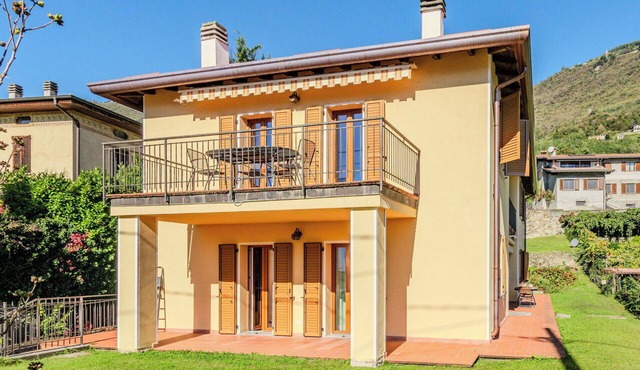 Beautiful apartment for 6 guests with WIFI, A/C, TV, patio and panoramic view
