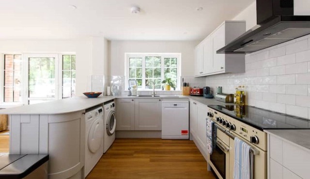 Beautiful Cottage by River Itchen