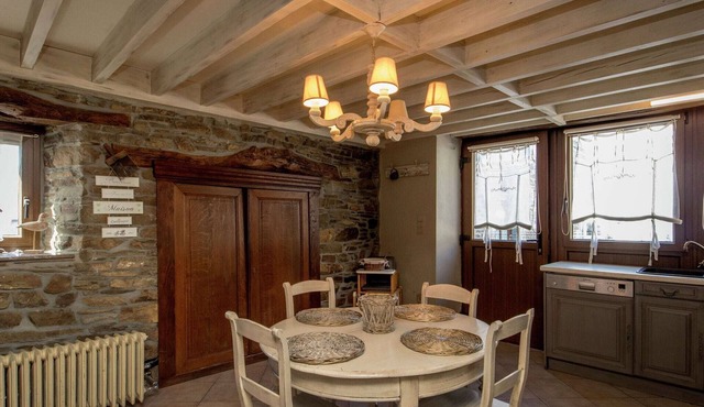 Beautiful Cottage in Malempre with Fenced Garden