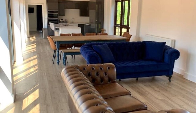 Beautiful Countryside Retreat for Large Group