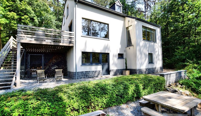 Beautiful, modern house with stunning views, hot tub and sauna in green surroundings