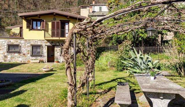 Beautiful private villa for 4 people with WIFI, TV and patio