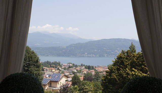 Beautiful private villa with WIFI, A/C, hot tub, sauna, private pool, TV, patio and panoramic view