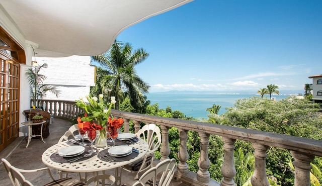 Beautiful & relaxing Condo Verde in prestigious Conchas Chinas