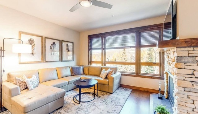 Beautiful ski-in/ski-out villa with shared game room, hot tub, pool, & gym