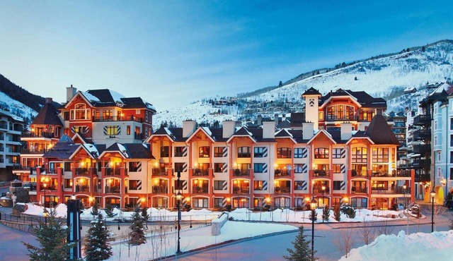 Beautiful ski-in/ski-out 1BR plus loft condo at Lionshead gondola w/pool!