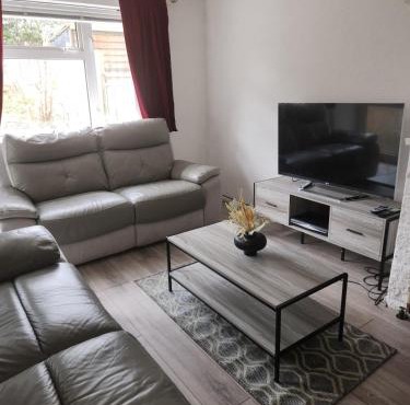 Beautiful two Bedroom house Entire house