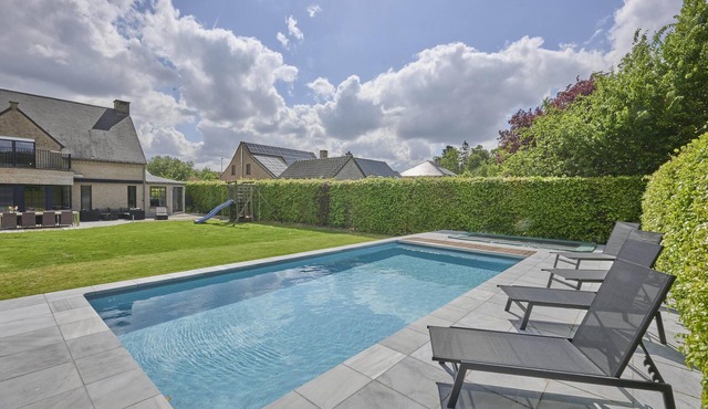 Beautiful villa with a pool and a sauna
