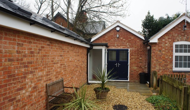Beautifully renovated 2 bedroom cottage