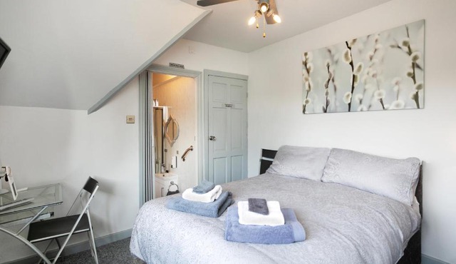 BED AT BOWBRIDGE Double Room