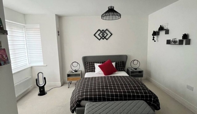 Bedroom with locks-Private Bathroom & Free Parking