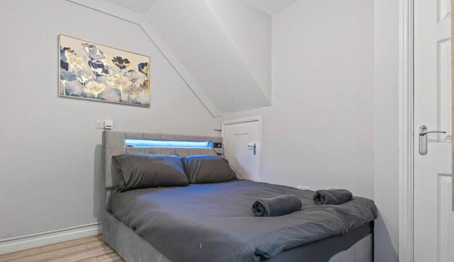 Bella`s Lodge - near Motor Point Arena