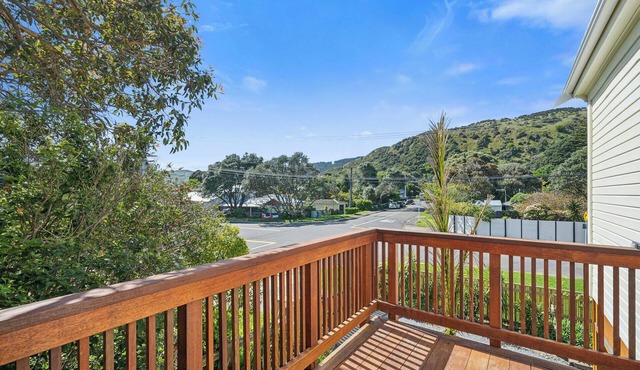 Bellbird House - Paekakariki Holiday Home