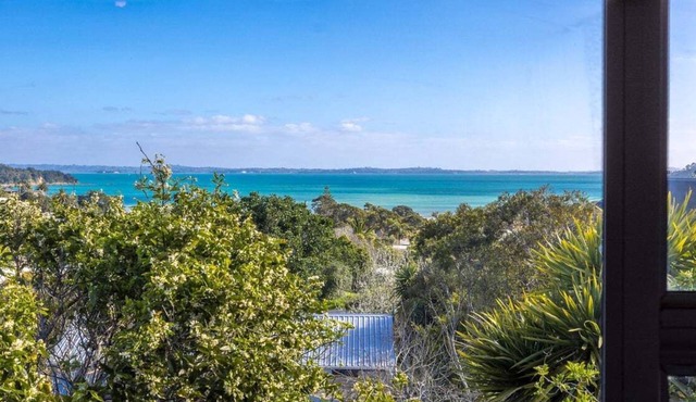 Beresford Bayview by Waiheke Pure - Central location, walk to cafes, views