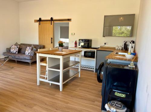 Bespoke 1 Bedroom Barn by Stansted Airport & Holiday Parking