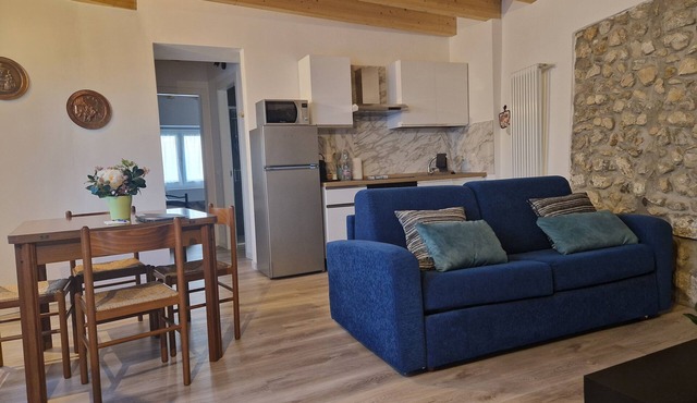 Between Mountains and Lake, Apartment in old mansion from 1800 on Lake Como