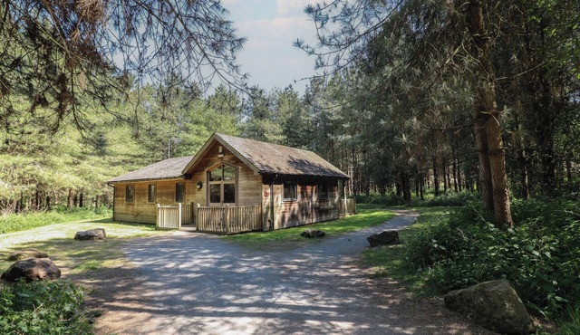 BIRCH LODGE, family friendly, with a garden in Rosliston