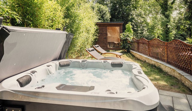 Blenheim Grove | Lux Spa & Sauna Stay, Woodstock, Cotswolds