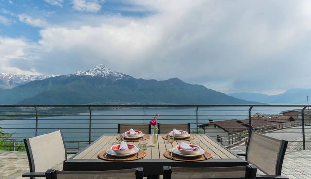 Blooms by the Lake by Rent all Como