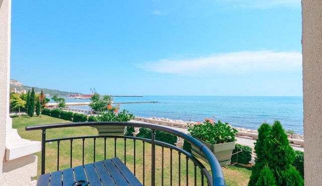 Blue Marine Apartment, complex Carpe Diem Balchik, free Parking
