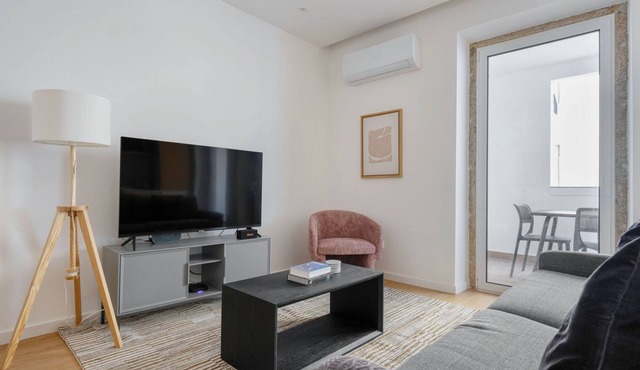 Blueground | Campo de Ourique, fully furnished