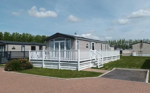 Boulevard Escape, Seal Bay Retreat
