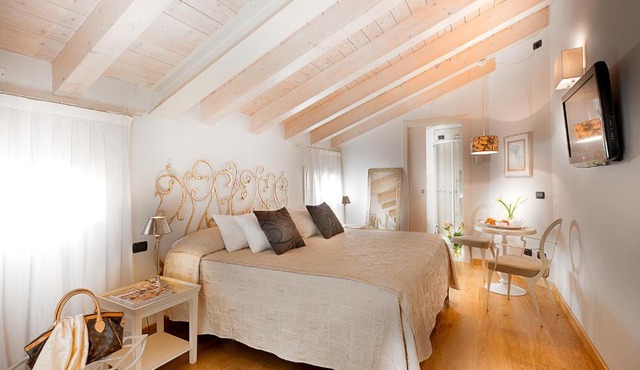 Boutique Room