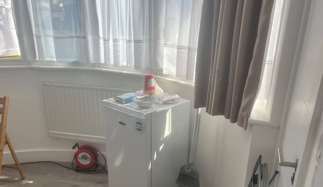 Brand New Double bed Studio Flat With Shared Kitchen