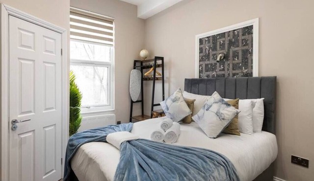 Brand New Relaxing Studio - Central Location