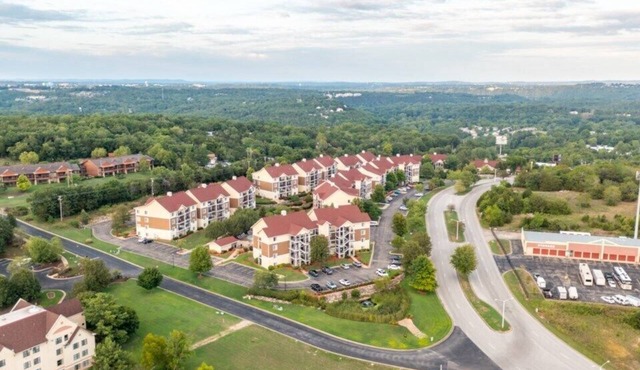 Branson | Pool & Mountains | Scenic Ozark Stay