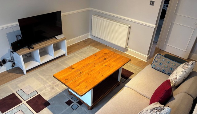 Bright 2 Bedroom flat close to City Centre