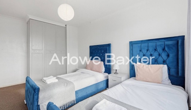 Bright 3-Bedroom House | Driveway & Garden