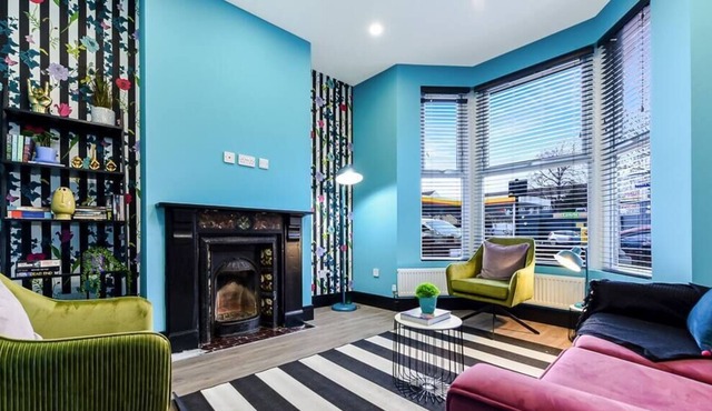 Bright and Colourful House - Best for a Large Groups