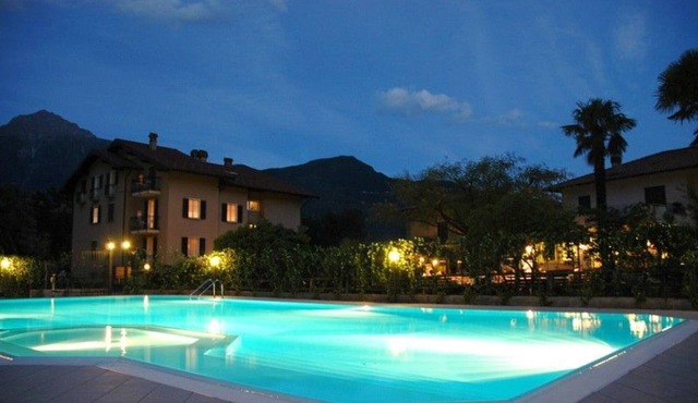 Bright and modern apartments with pool and beach and luxurious villas on the S