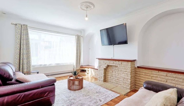 Bright & Spacious 2BR Retreat in Tilbury