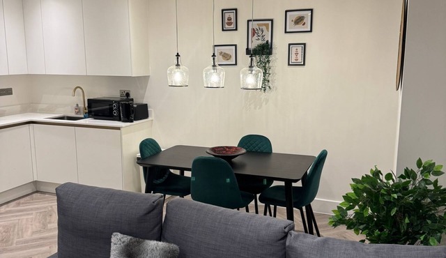 Bright & Spacious Apartment in St Albans