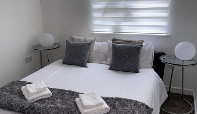 Bright Two Bedroom Flat