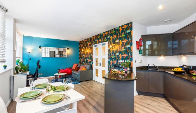 Brighton Apartment, The Lane & Cafés, Walk to Beach, Parking Available at Extra Cost on Request Only