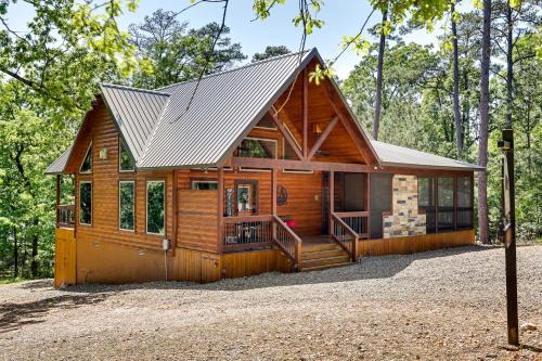Broken Bow Cabin w/Hot Tub & Outdoor Fireplace!