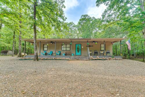 Broken Bow Getaway: Hot Tub, Grill & Fire Pit