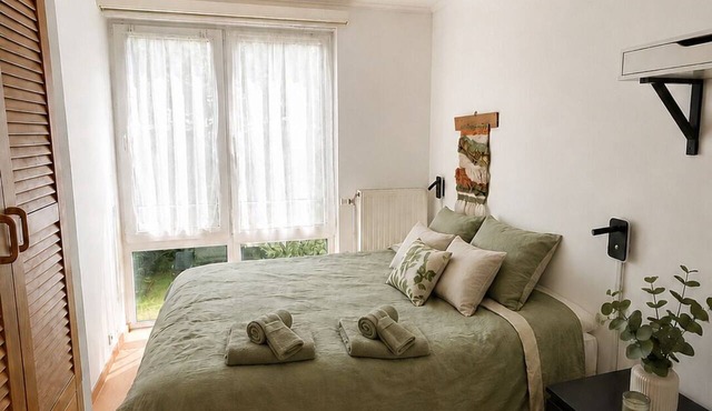 Brussels East, Family Home with Garden Subway 4 min away